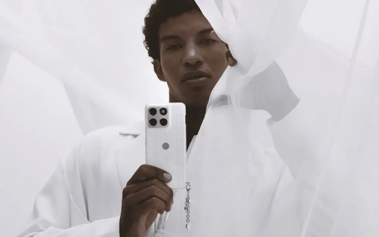 Swarovski Kaplamalı Özel Üretim Motorola Edge 70 Tanıtıldı