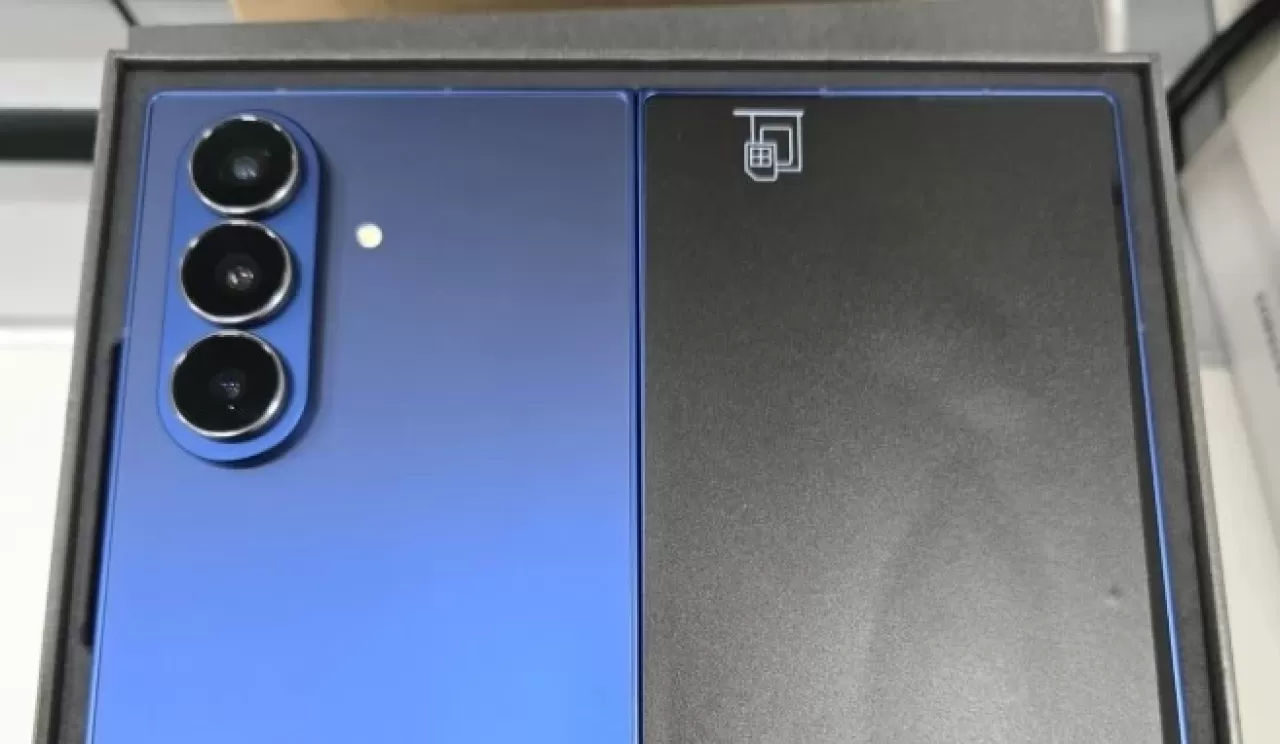 Samsung Galaxy Z Fold 7 Canlı Kanlı Göründü: İşte Tasarımı!