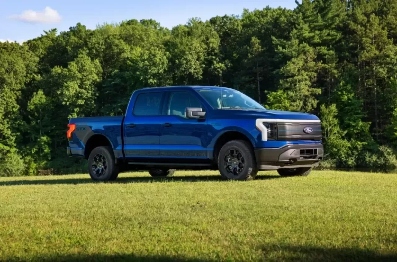 Ford F-150 Lightning STX Elektrikli Kamyonetini Tanıttı