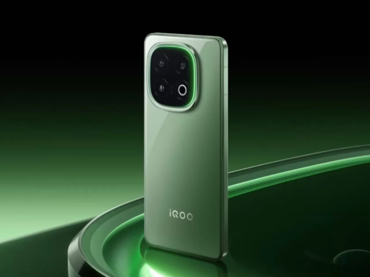 iQOO 15 Ekran Detayları Sızdırıldı