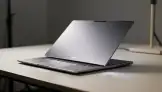 Apple'dan MacBook Serisinde Büyük Tasarım Değişikliği: Dokunmatik OLED Dönemi Başlıyor
