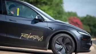 Tesla Robotaksi Hizmete Başladı: İşte İlk Tepkiler