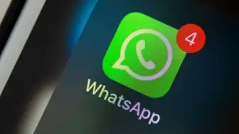 WhatsApp iOS Güncellemesi Yayında: Liquid Glass Tasarımına Yeni Sohbet Düğmesi