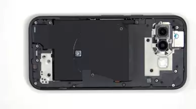 Google Pixel 9a Parçalarına Ayrıldı: Onarımı Kolay Mı?