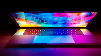 MacBook Pro OLED Modelleri Hafif Tasarımla Geliyor