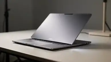 Apple'dan MacBook Serisinde Büyük Tasarım Değişikliği: Dokunmatik OLED Dönemi Başlıyor