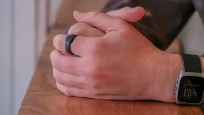 Pebble, Hızlı Ses Kaydı İçin 75 Dolarlık iPhone Uyumlu Akıllı Yüzüğünü Tanıttı