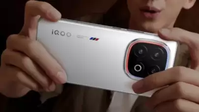 iQOO 15 Pro Periskop Kamera Sürpriziyle Geliyor!