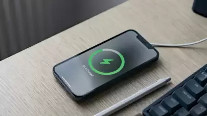 iOS 26'nın yapay zeka destekli "Adaptif Güç" özelliği iPhone 17 Air'ı kurtarabilir