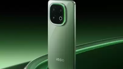 iQOO 15 Ekran Detayları Sızdırıldı