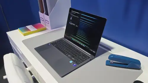 Windows 11 destekli Galaxy Books, karanlık modda daha iyi pil ömrü sunabilir