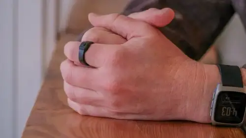 Pebble, Hızlı Ses Kaydı İçin 75 Dolarlık iPhone Uyumlu Akıllı Yüzüğünü Tanıttı