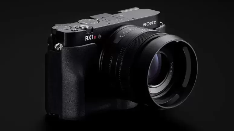 Sony RX1R Kamera, 10 Yıl Sonra Bir Dönüyor, Pir Dönüyor!