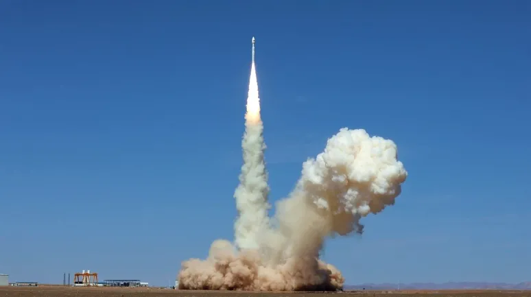 Çin’den Ticari Uzay Hamlesi: Lijian-1 Roketi 8 Uyduyu Yörüngeye Taşıdı