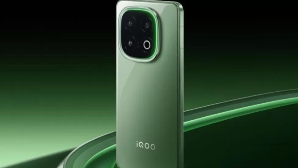 iQOO 15 Ekran Detayları Sızdırıldı