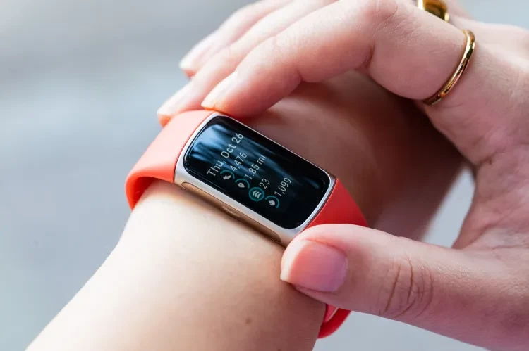 Fitbit'ten Google hesabına geçiş tarihi 2026'ya ertelendi