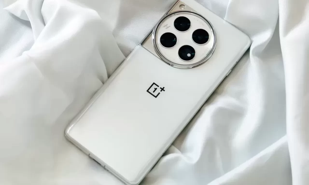 OnePlus 13T Premium Amiral Gemilerini Sollayan Bataryasıyla Tanıtıldı!