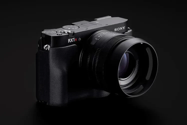 Sony RX1R Kamera, 10 Yıl Sonra Bir Dönüyor, Pir Dönüyor!