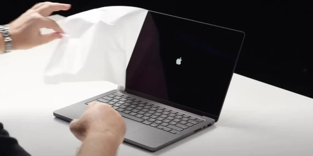Apple'ın Yeni MacBook Pro'su OLED ve Dinamik Ada Özelliğine Sahip Olabilir