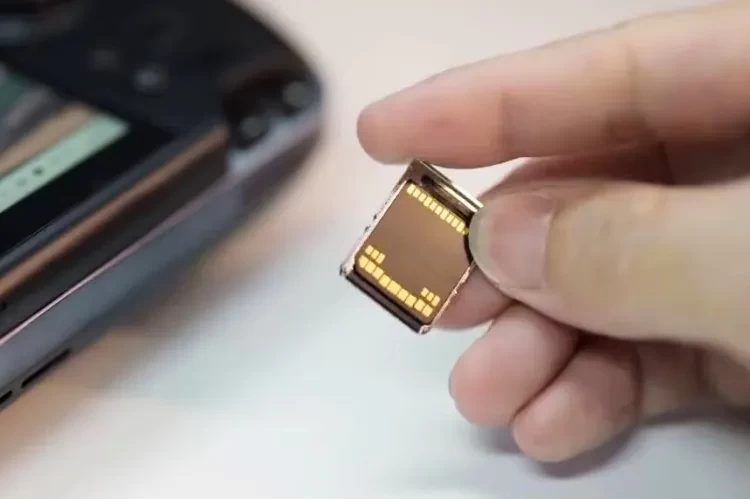 Çin'de Üretildi: Sim Kart Boyutunda Mini SSD'ler Piyasaya Sürülecek
