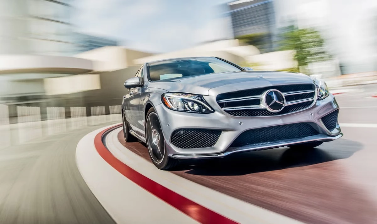 Elektrikli Mercedes-Benz C 400 4MATIC AMG Türkiye'de! İşte Fiyatı ve Özellikleri