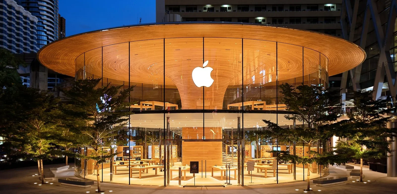 Fransa’da Şiddet Dalgası Ticareti Vurdu: Apple, Paris ve Çevresindeki Mağazalarını Kapatıyor!