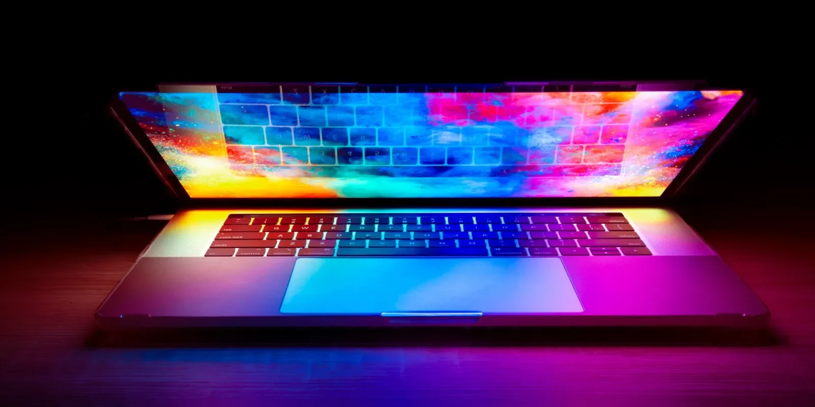 MacBook Pro OLED Modelleri Hafif Tasarımla Geliyor