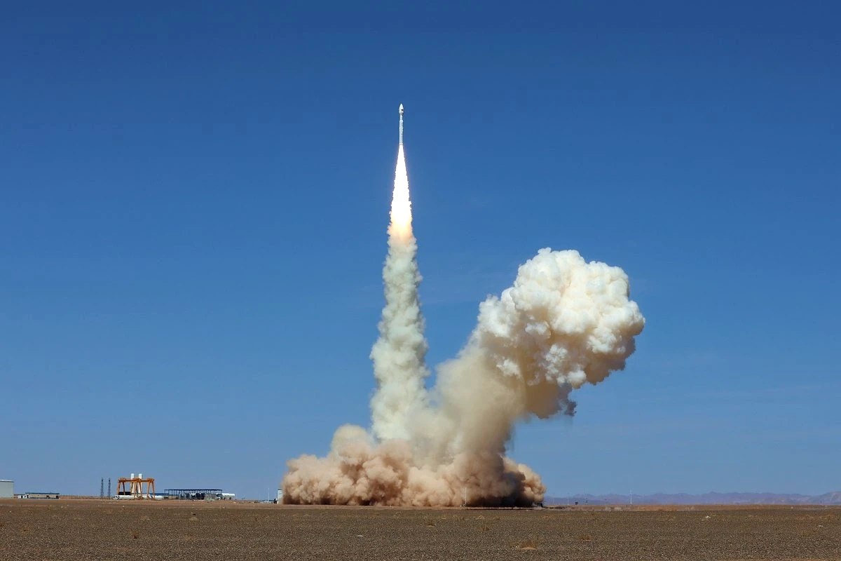 Çin’den Ticari Uzay Hamlesi: Lijian-1 Roketi 8 Uyduyu Yörüngeye Taşıdı