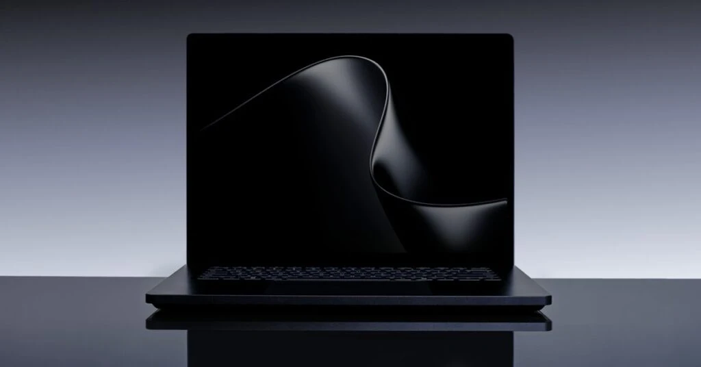 Microsoft Surface Laptop Ultra Duyuruldu: Şimdiye Kadarki En Parlak Ekrana Sahip!